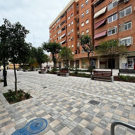 Moderno Apartamento Del Arquitecto Lejlighedshotel Valencia Eksteriør billede