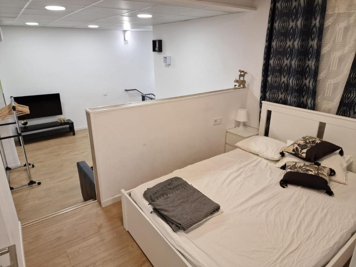 Moderno Apartamento Del Arquitecto Lejlighedshotel Valencia Eksteriør billede