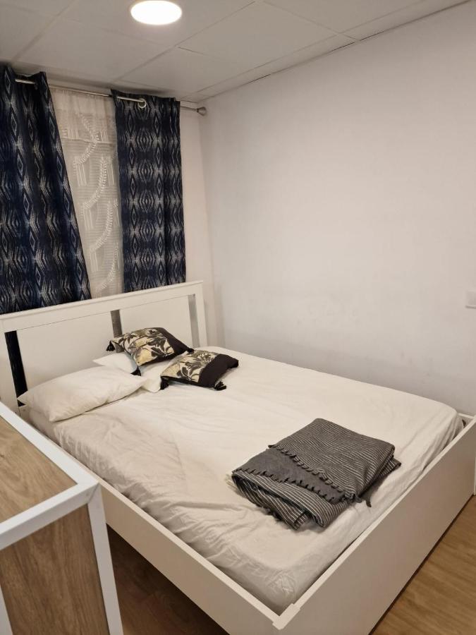 Moderno Apartamento Del Arquitecto Lejlighedshotel Valencia Eksteriør billede