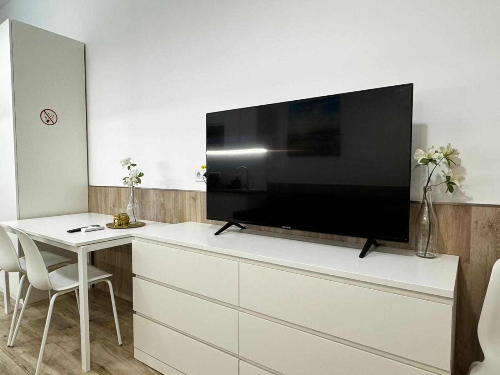 Moderno Apartamento Del Arquitecto Lejlighedshotel Valencia Eksteriør billede