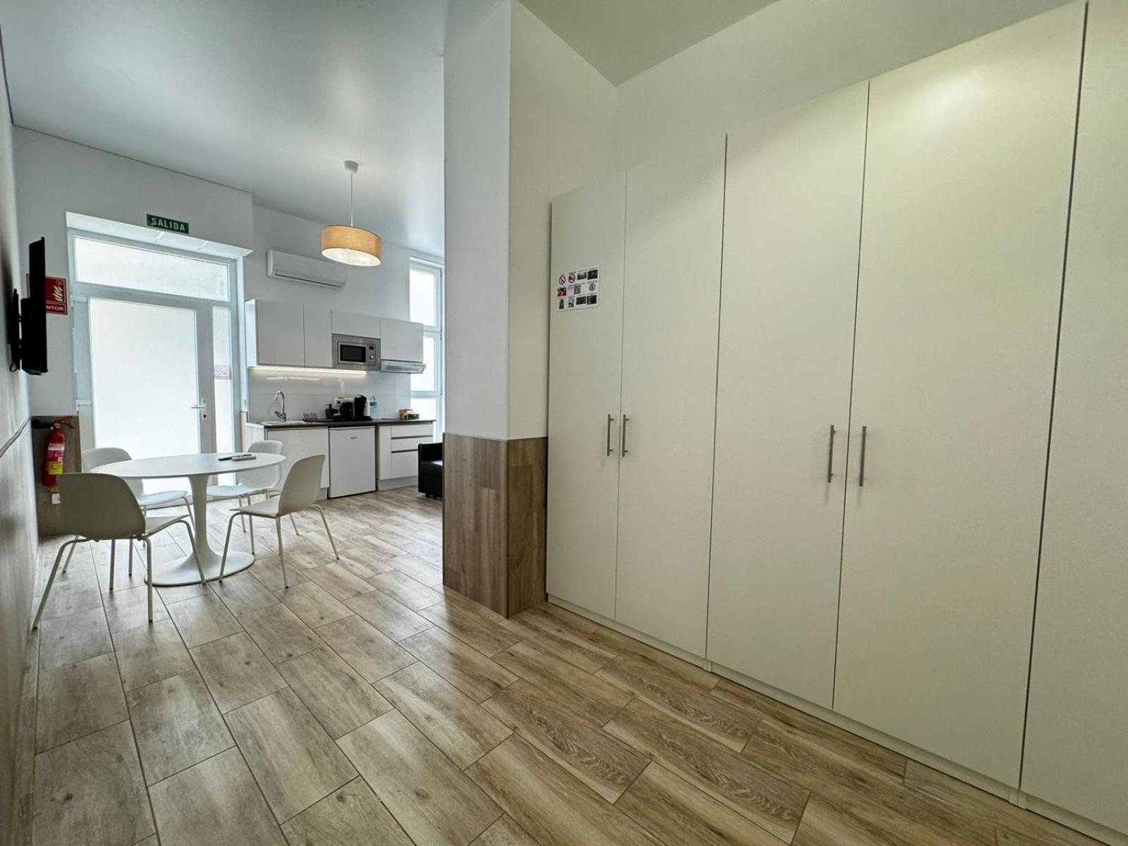 Moderno Apartamento Del Arquitecto Lejlighedshotel Valencia Eksteriør billede