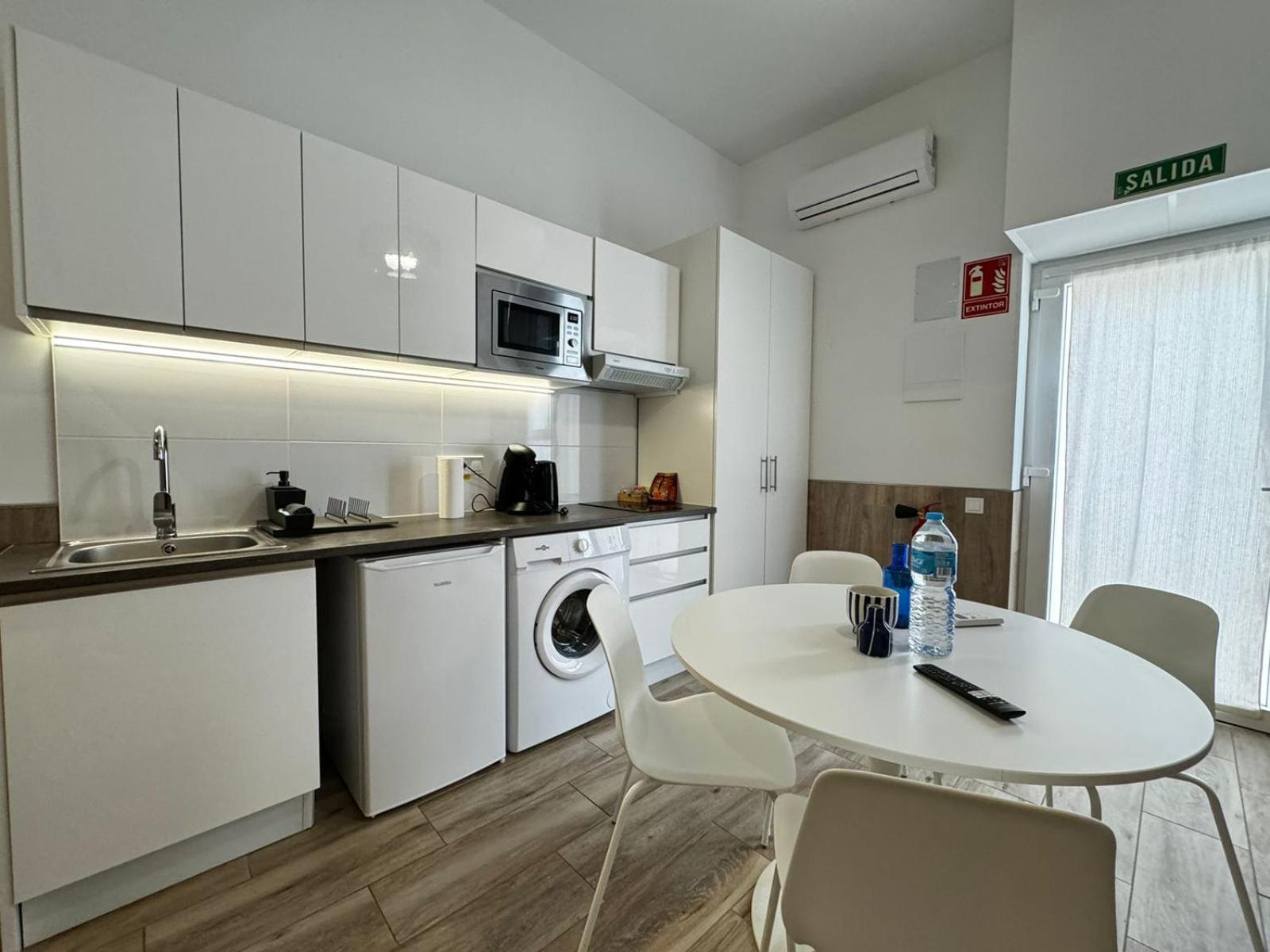Moderno Apartamento Del Arquitecto Lejlighedshotel Valencia Eksteriør billede
