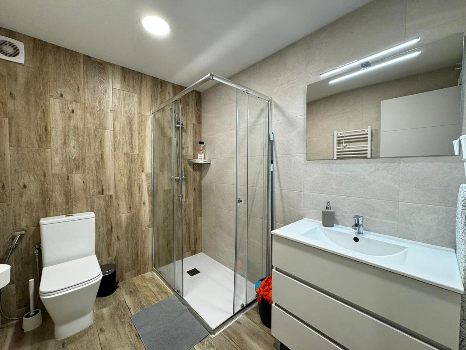 Moderno Apartamento Del Arquitecto Lejlighedshotel Valencia Eksteriør billede