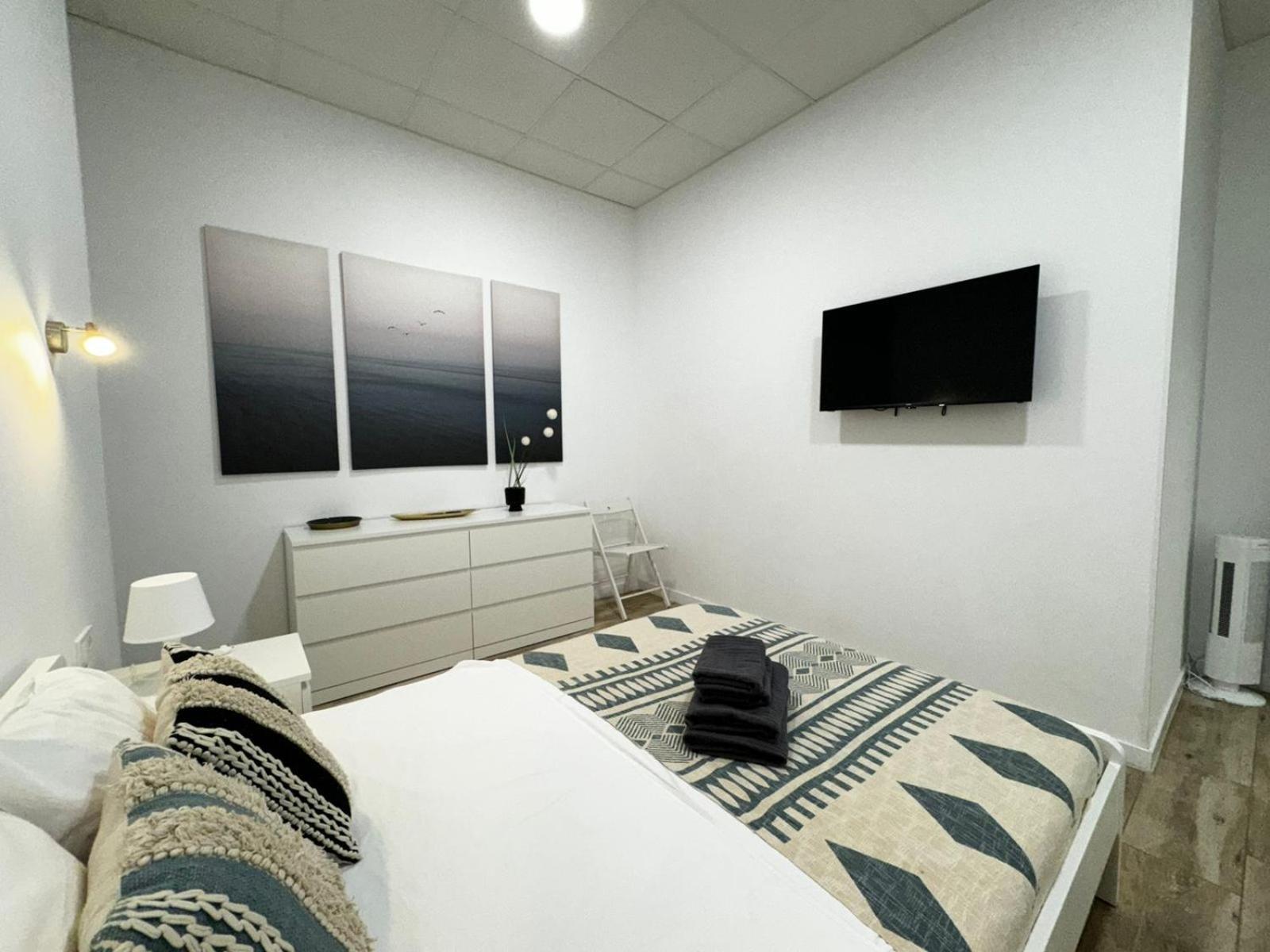 Moderno Apartamento Del Arquitecto Lejlighedshotel Valencia Eksteriør billede
